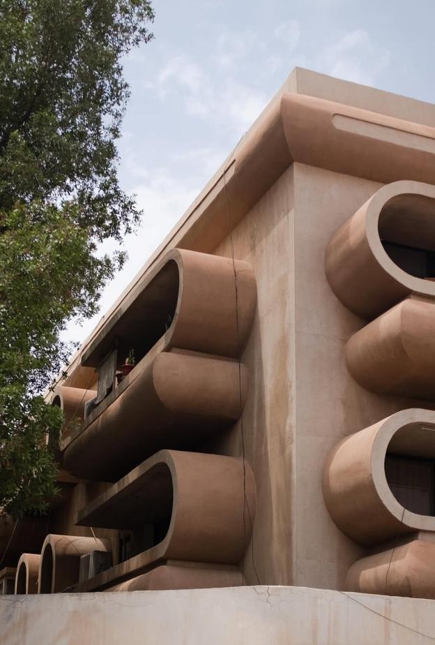 خاص لـ“هي”: سارة الأنصاري توثق ذاكرة الرياض المعمارية من خلال Riyadh Documented 