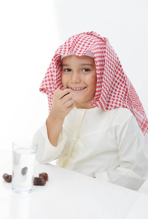 بالقدوة الحسنة والقصص التربوية الجميلة تزرعين حب الصيام في قلوب أطفالك