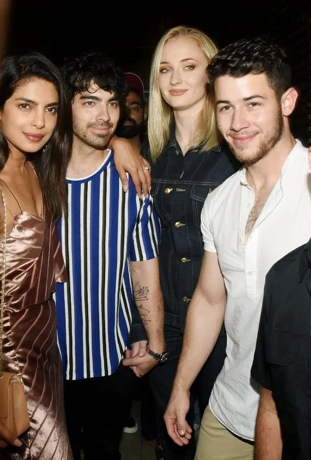 بريانكا تشوبرا Priyanka Chopra وصوفي تيرنر Sophie Turner