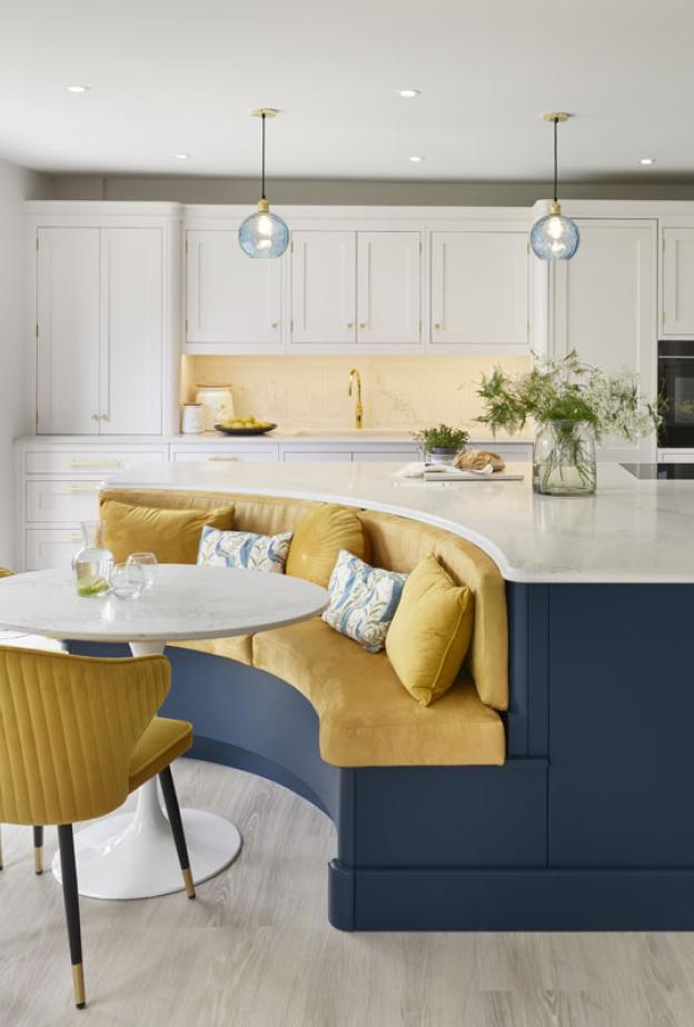 تتصدر مقاعد البانكيت تصميمات المطابخ الحديثة