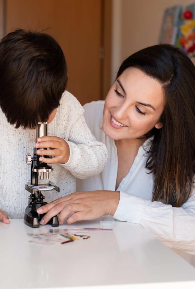 تعليم العلوم البسيطة للأطفال وعمل تجارب معهم يحقق لهم متعة كبيرة