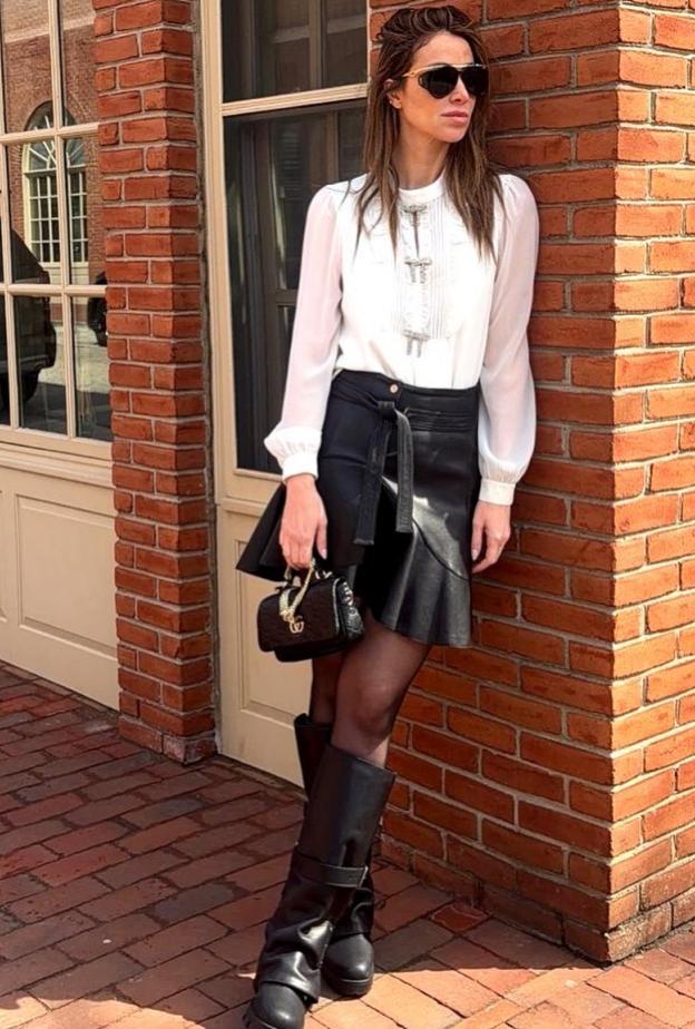 تنسيق التنورة الجلد على طريقة أنابيلا هلال