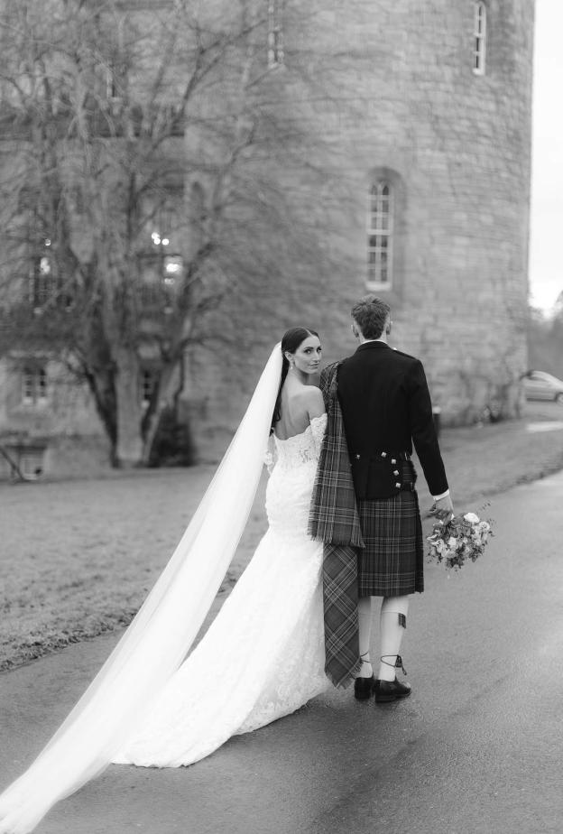 حفل زفاف جوردان هارفي Jordan Harvey وماديسون فيندلي Madison Fendley في قلعة دالهاوزي Dalhousie Castle في بونيريج Bonnyrigg