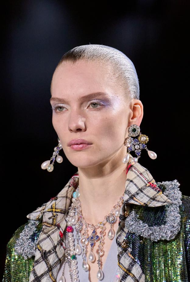 رسمات المكياج الغليتر والبنفسجي من دار CHANEL