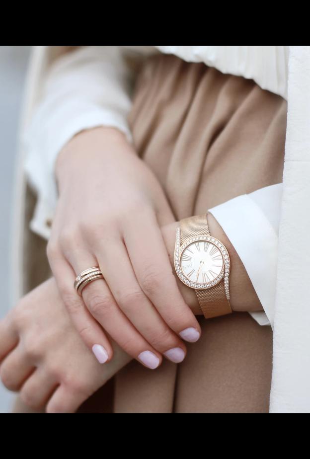 ساعات ذهب فاخرة تغلف اطلالتك بالبريق 