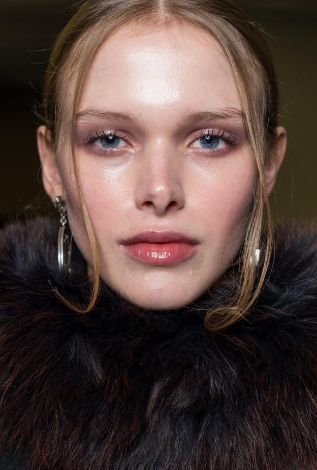 لإطلالة جذابة في عيد الفطر مكونات طبيعية وخطوات عملية لتثبيت المكياج لساعات طويلة