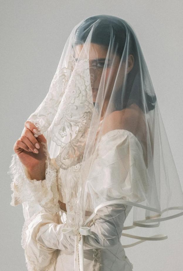 عروس نور عزازي