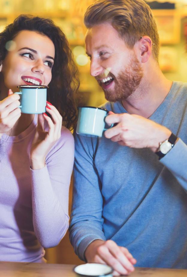 علامات تكشف عن حب الرجل الصامت لكِ