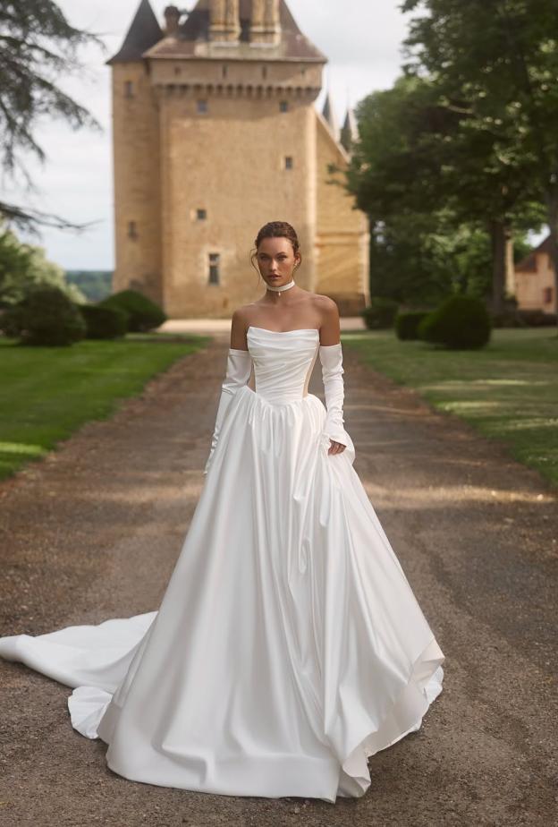 فستان زفاف بخصر منخفض من دار Anne-Mariée