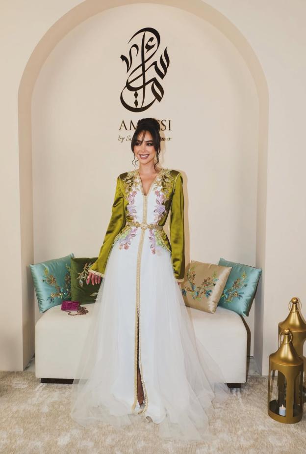 قفطان مطرز بالورود من بسمة بوسيل