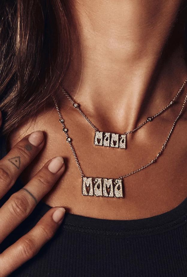 قلادة Mama  من  Jacquie Aiche
