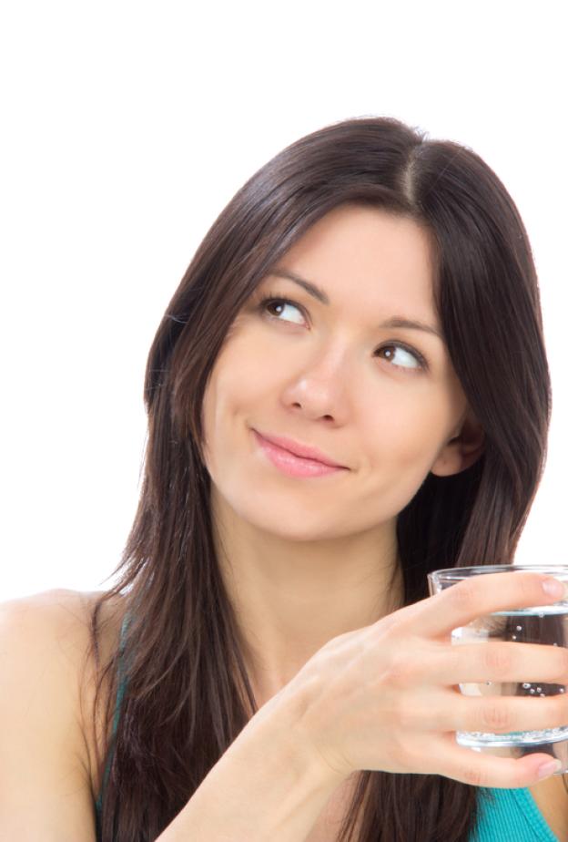 كم كمية الماء التي يجب شربها يومياً؟