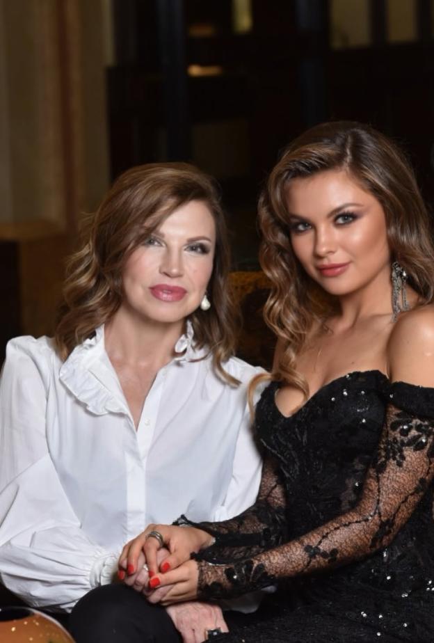 ملكة جمال لبنان مايا رعيدي ووالدتها