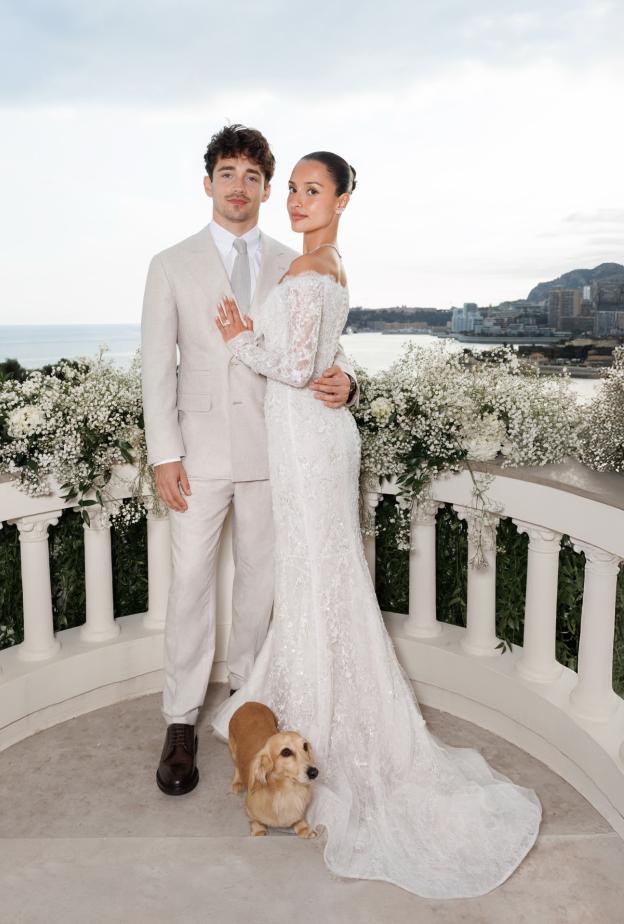 مجوهرات ألكسندرا لوكلير في زفافها.. التفاصيل الكاملة للقطع الفاخرة