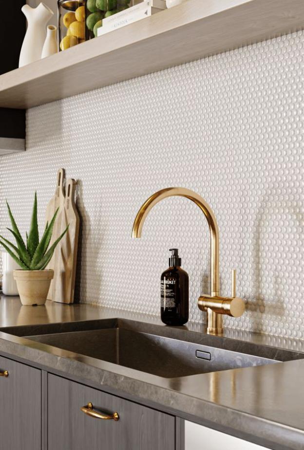 يتميز بلاط البنس بتوفره في مجموعة واسعة من الخامات