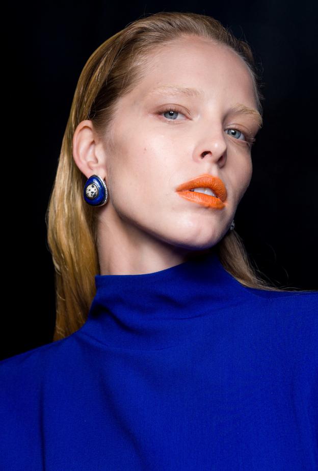 ألوان أحمر شفاه قوي ومرجاني من وحي دار Mugler