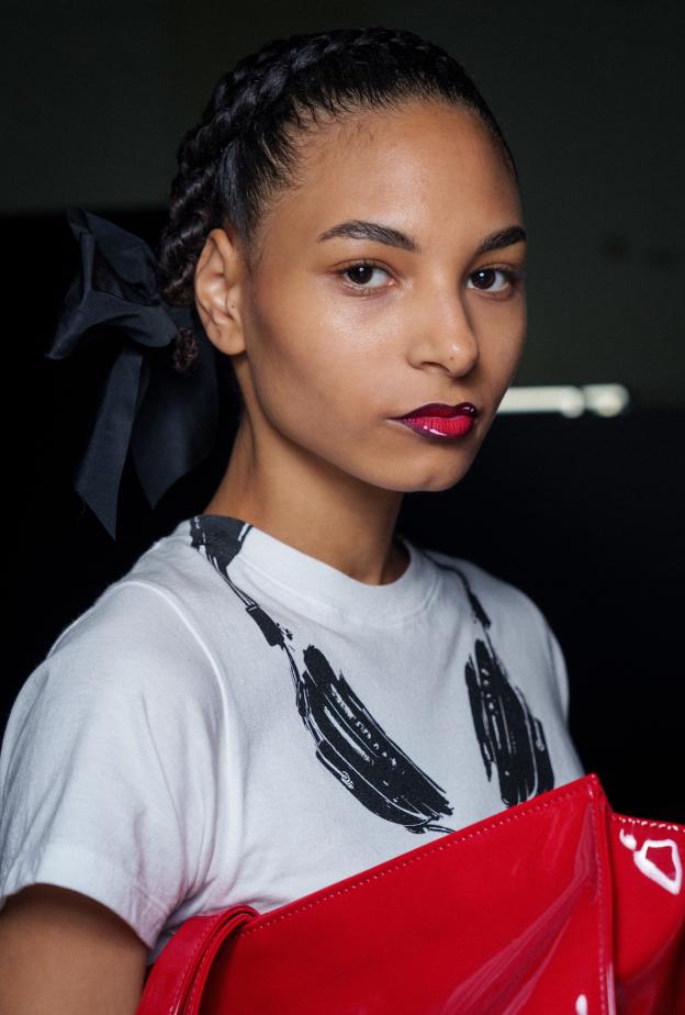 ألوان الشفاه الحمراء الاومبريه مع الكونتور من دار Vaquera