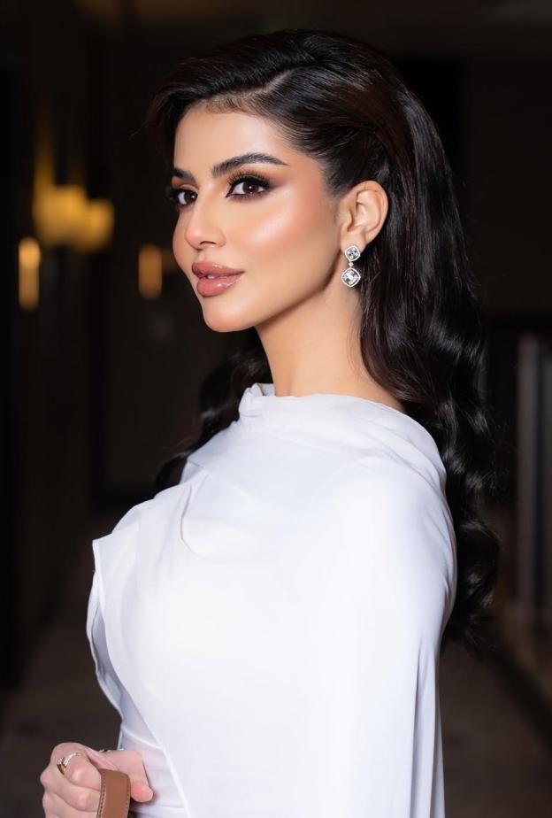 اطلالة نيرمين محسن بخطوط الكحل السوداء