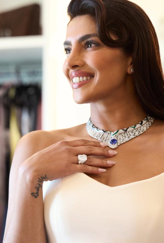 1 رئيسية بريانكا شوبرا صورة من انستغرام مجوهرات بلغاري