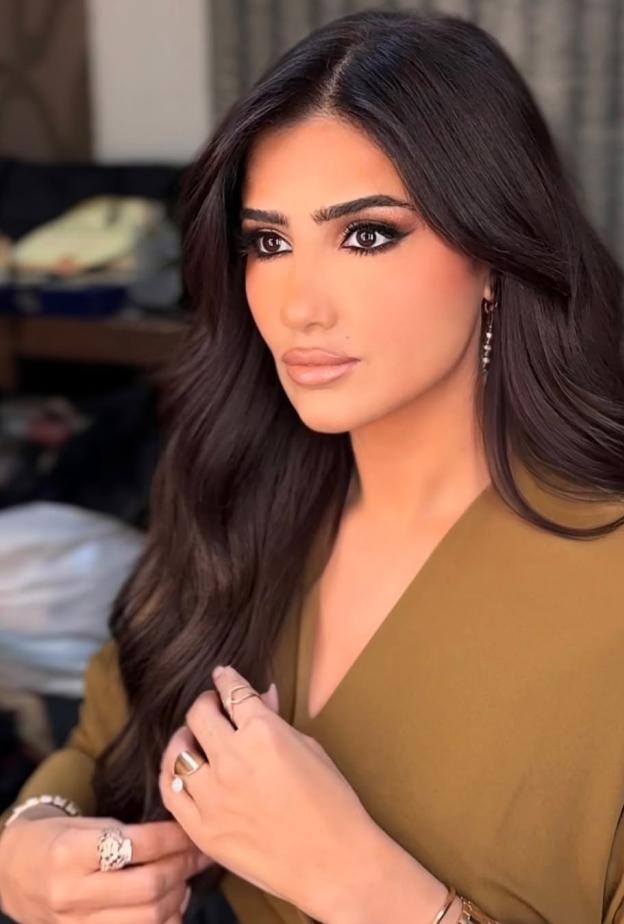 تحرص مي عمر على إزاله المكياج وتنظيف البشرة باستمرار