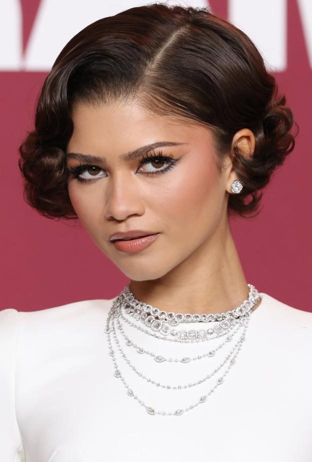 رسمات المكياج المشرق بأسلوب Zendaya