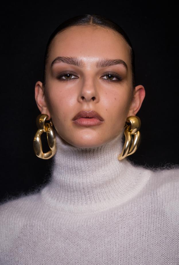 صيحة المكياج الناعم مع الآيلاينر الرفيع من دار Luisa Spagnoli