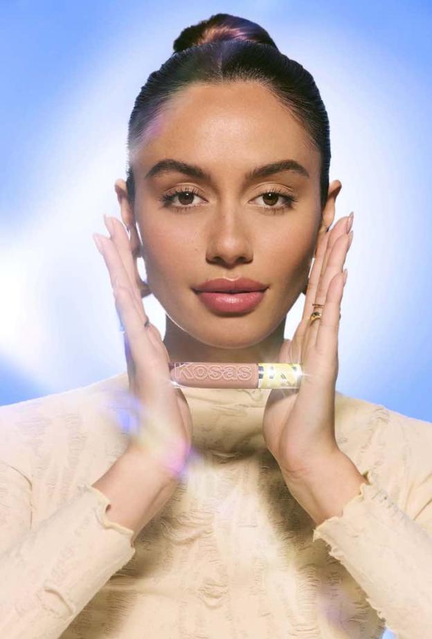 يكشف مستحضر ريفيلر إكسترا برايت من كوساس عن مفهوم جديد لمساحيق الكونسيلر