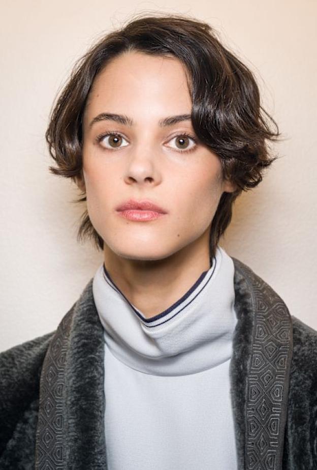 العدد الذهبي لتقشير البشرة أسبوعياً للحفاظ على إشراقتها