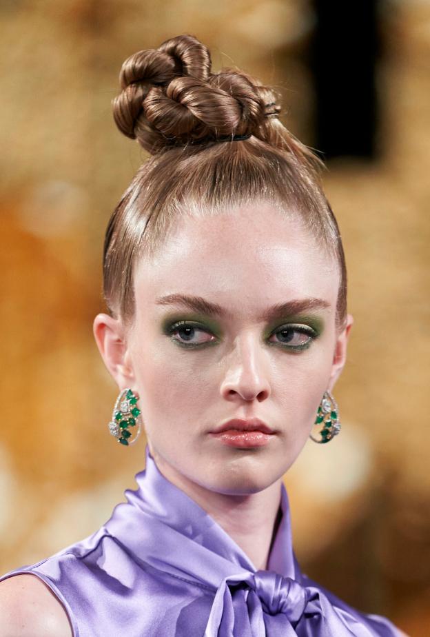 مكياج العيون الأخضر يتصدر صيحات ربيع وصيف 2026… وخبيرة تجميل تكشف أسرار تطبيقه