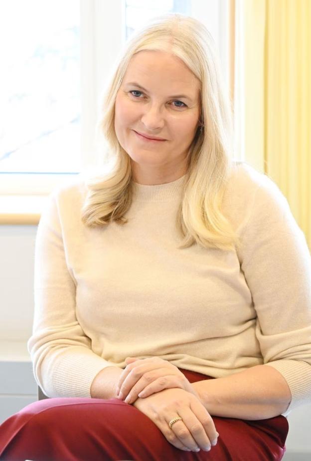 استعدادات الأميرة ميت ماريت لتدخل جراحي حرج