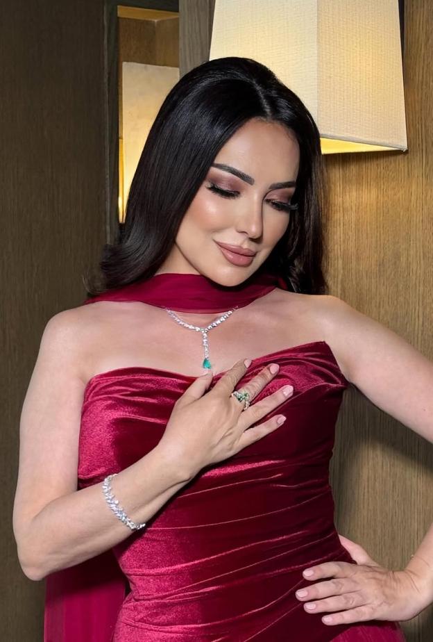 تزامناً مع عيد ميلادها ... أمل عرفة بإطلالات مميزة بين الكلاسيكية والعصرية