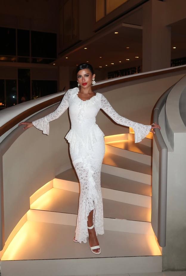 لما العقيل تحتفل بعيد ميلادها بالأبيض ونتذكر أجمل إطلالاتها باللون النيود 