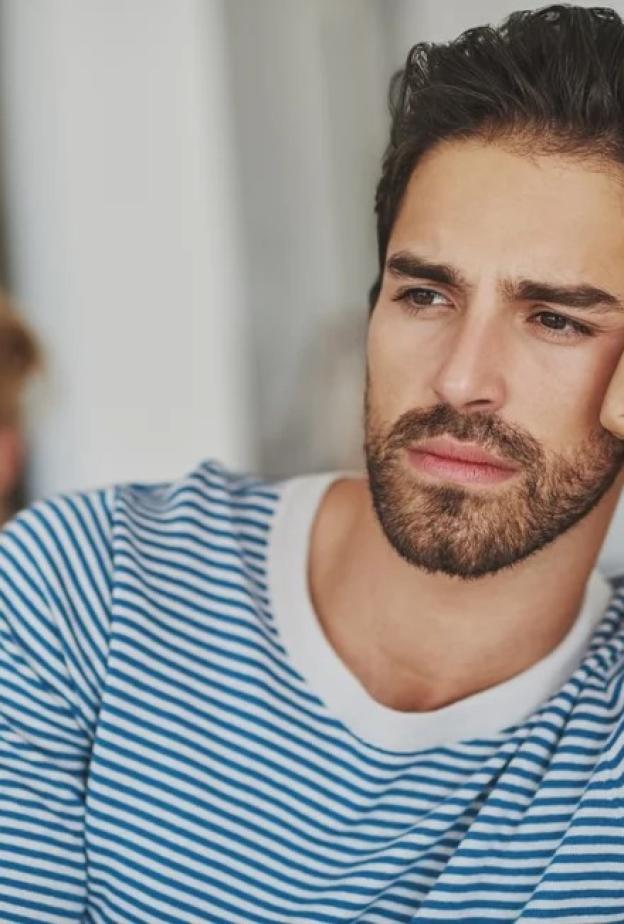 رجل برج الأسد يتجاهلك؟ إليكِ أسرار استعادة اهتمامه بذكاء