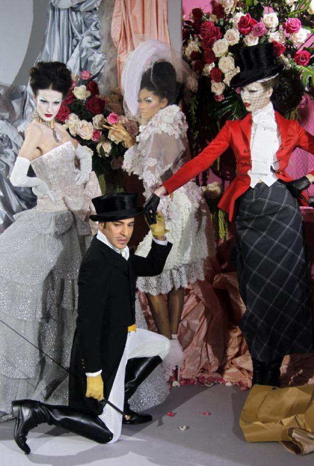 عندما تصافح أكثر علامات الموضة السريعة كفاءة العقل الإبداعي الأشهر للأزياء الراقية.. Galliano ينضم إلى Zara