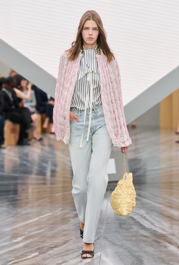 إطلالة مميزة ومريحة ليوم عيد مع العائلة من Christian Dior