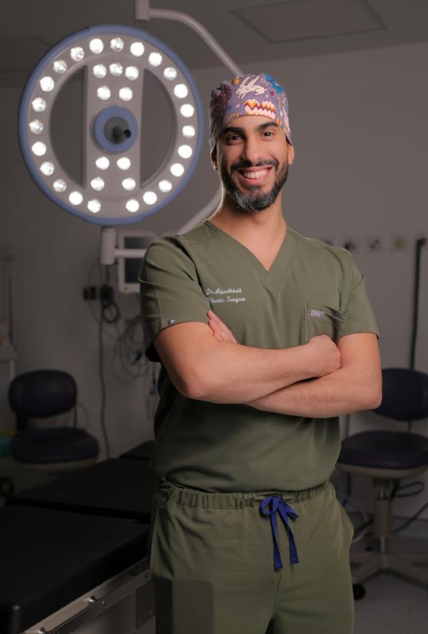 خاص لـ"هي": د. عبدالعزيز أبا الخيل يوضح كل ما يجب معرفته عن عمليات Mommy Makeover  