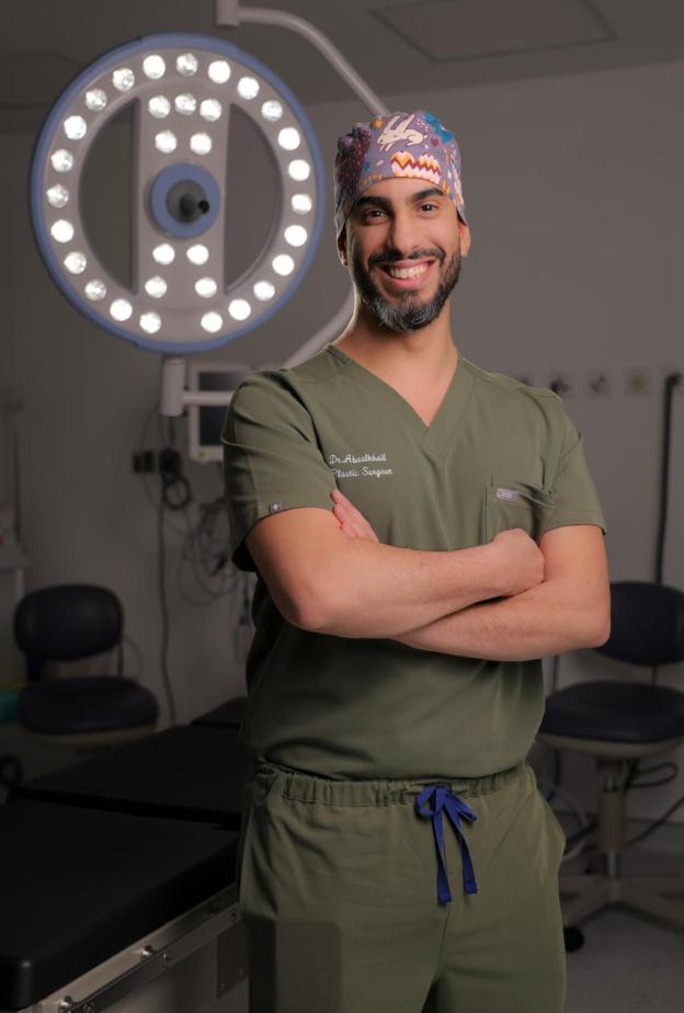 خاص لـ"هي": د. عبدالعزيز أبا الخيل يوضح كل ما يجب معرفته عن عمليات Mommy Makeover  