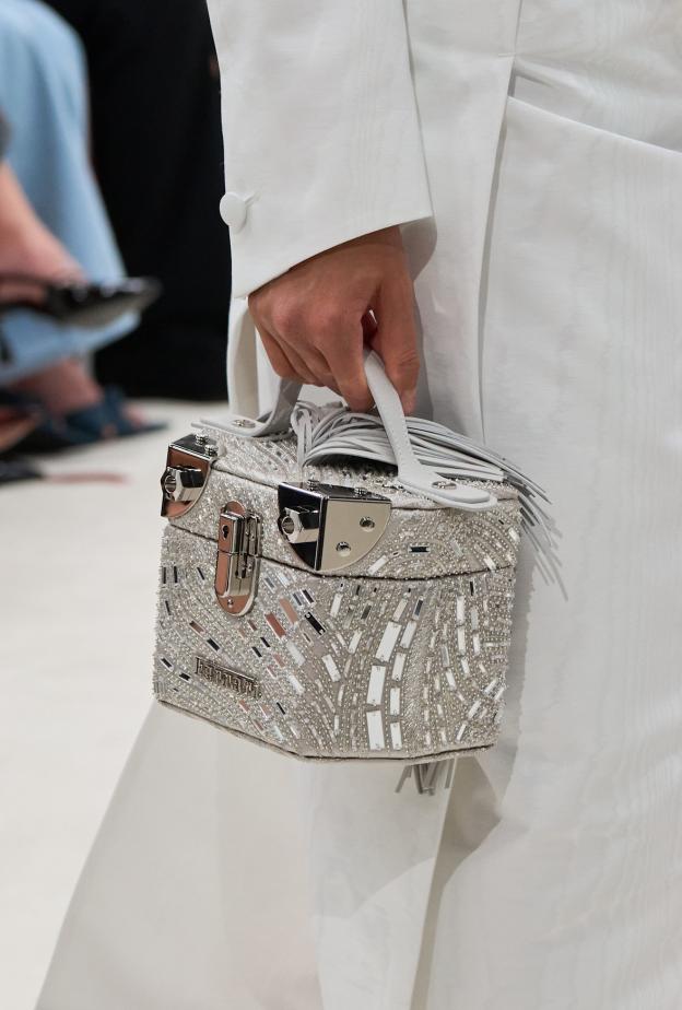 حقيبة مميزة بتصميمها من Ferrari 