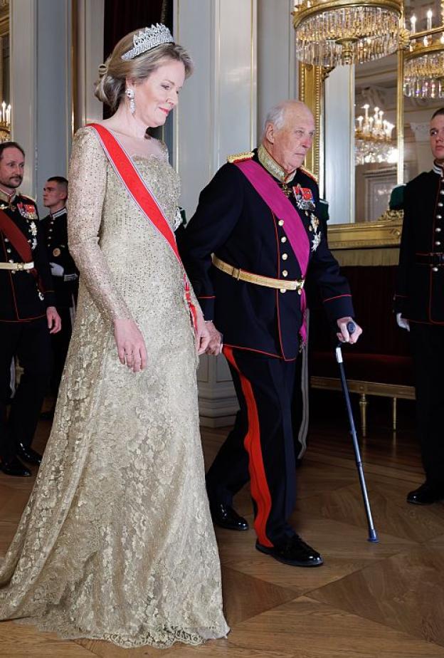 الملكة ماتيلد تخطف الأنظار في ضيافة القصر النرويجي