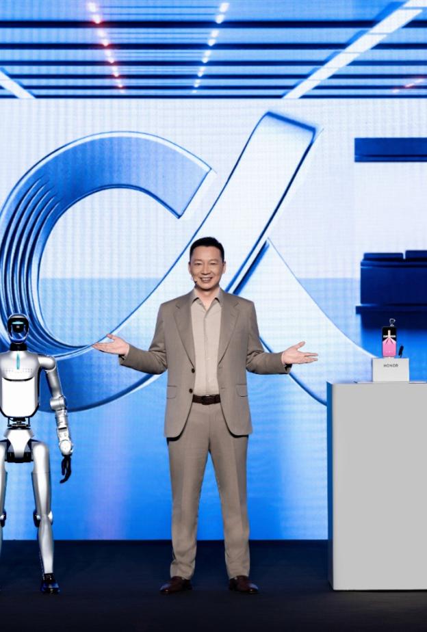 HONOR تعزّز رؤيتها للذكاء الاصطناعي وتكشف عن روبوت فون وروبوت بشري وMagic V6