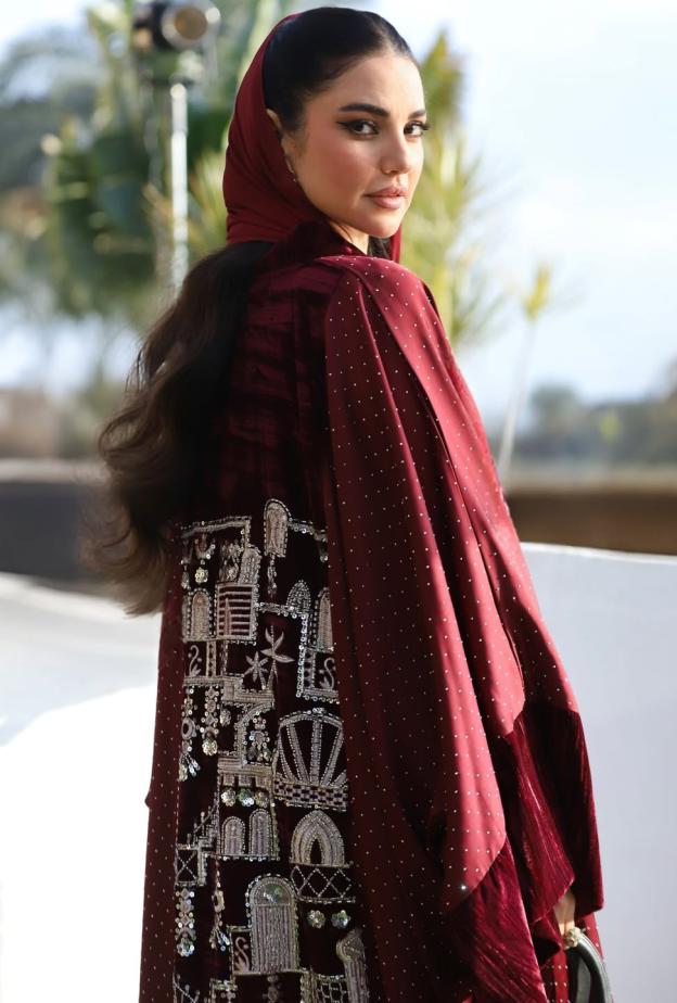 درة بعباية لافتة بمسلسل "علي كلاي"