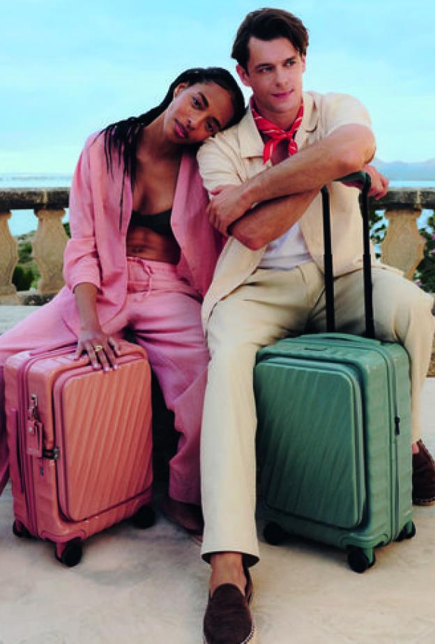 TUMI  العالمية تكشف عن حملتها الموسمية ومجموعتها لربيع 2026