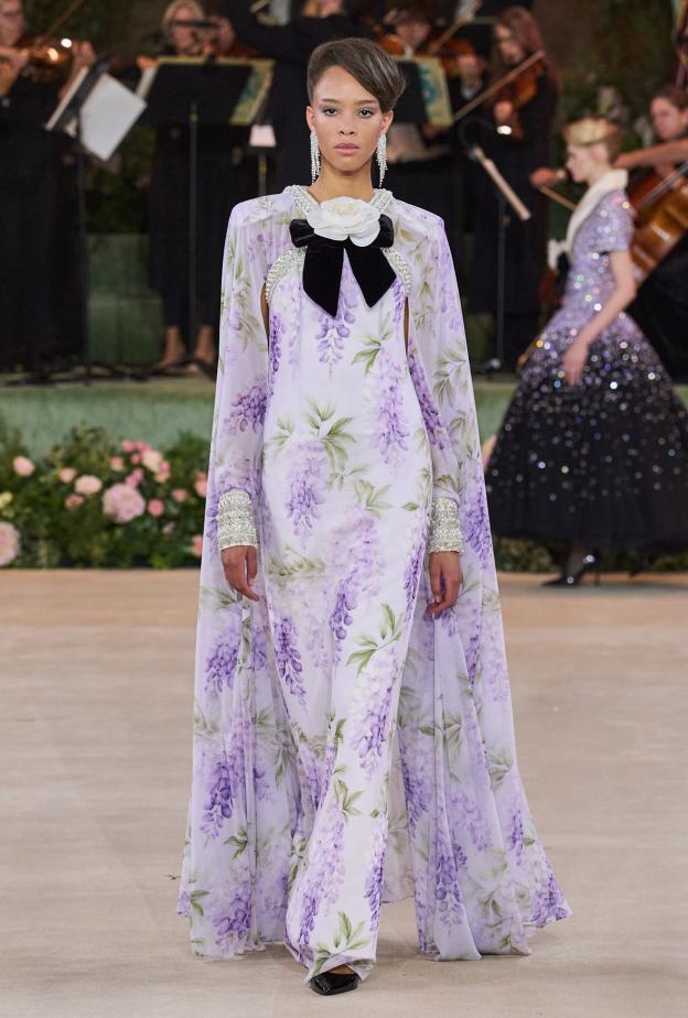 الفساتين المطبعة بالورود والمحتشمة عنوان أساسي لأناقتك في عيد الفطر