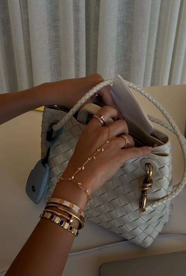 لإطلالة أنيقة في العيد … "هي" تختار لك 7 تصاميم لمجوهرات كف اليد