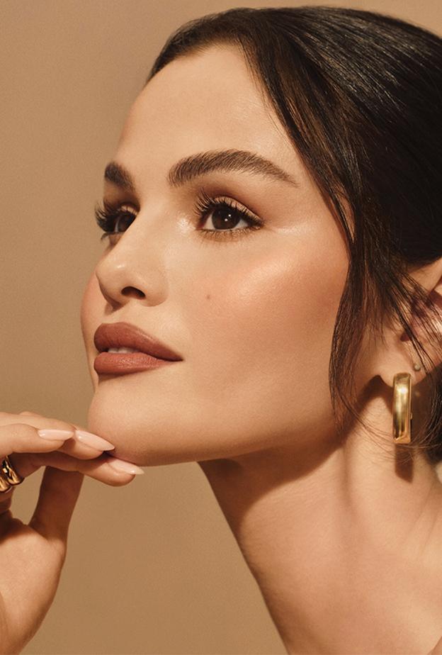 ألوان تحاكي المزاج: أبرز صيحات المكياج الجديدة لبشرة ناعمة وإشراقة تدوم
