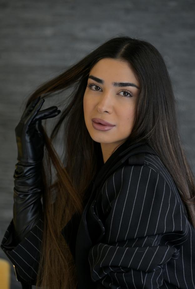 خاص "هي": تيا ديب بين إرث الأم واستقلالية الإبداع.. رحلة ابنة نوال الزغبي في عالم الموضة