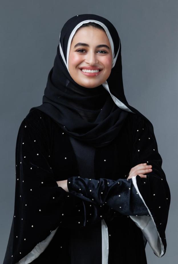 خاص لـ"هي": المستشارة الفنية سارة البيز… من جمع الأعمال الفنية إلى بناء محفظة ثقافية