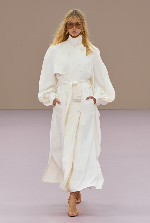 تألقي بالفستان الأبيض من تصميم Zimmermann 