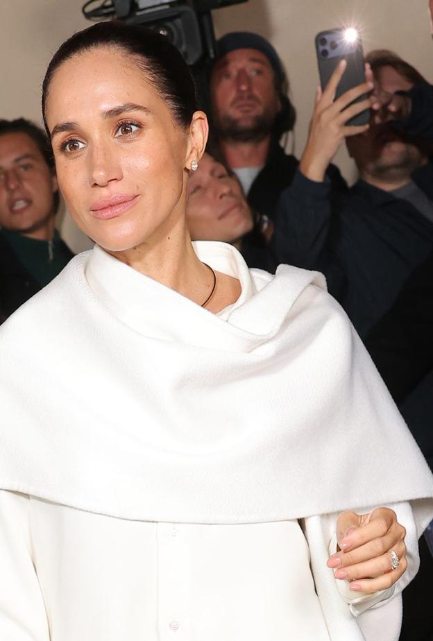 أسرار ليلة باريس الباذخة وكواليس صفقة ميغان ماركل الخفية مع بالنسياغا