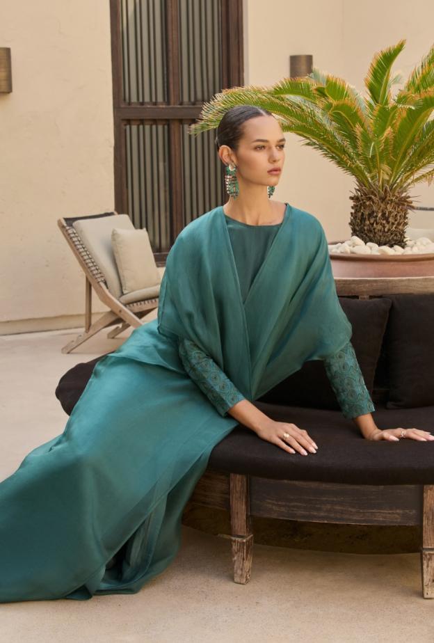 "هي" تختار لك 5 عبايات أنيقة لإطلالة صباح العيد